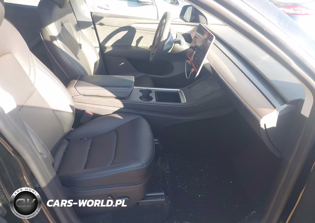 2025 Tesla Model Y Performance Dual Motor All-Wheel Drive VIN:7SAYGDEF7SF310561 - 5