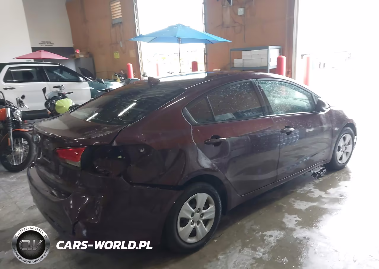 2018 Kia Forte Lx VIN:3KPFK4A71JE196692 - 4