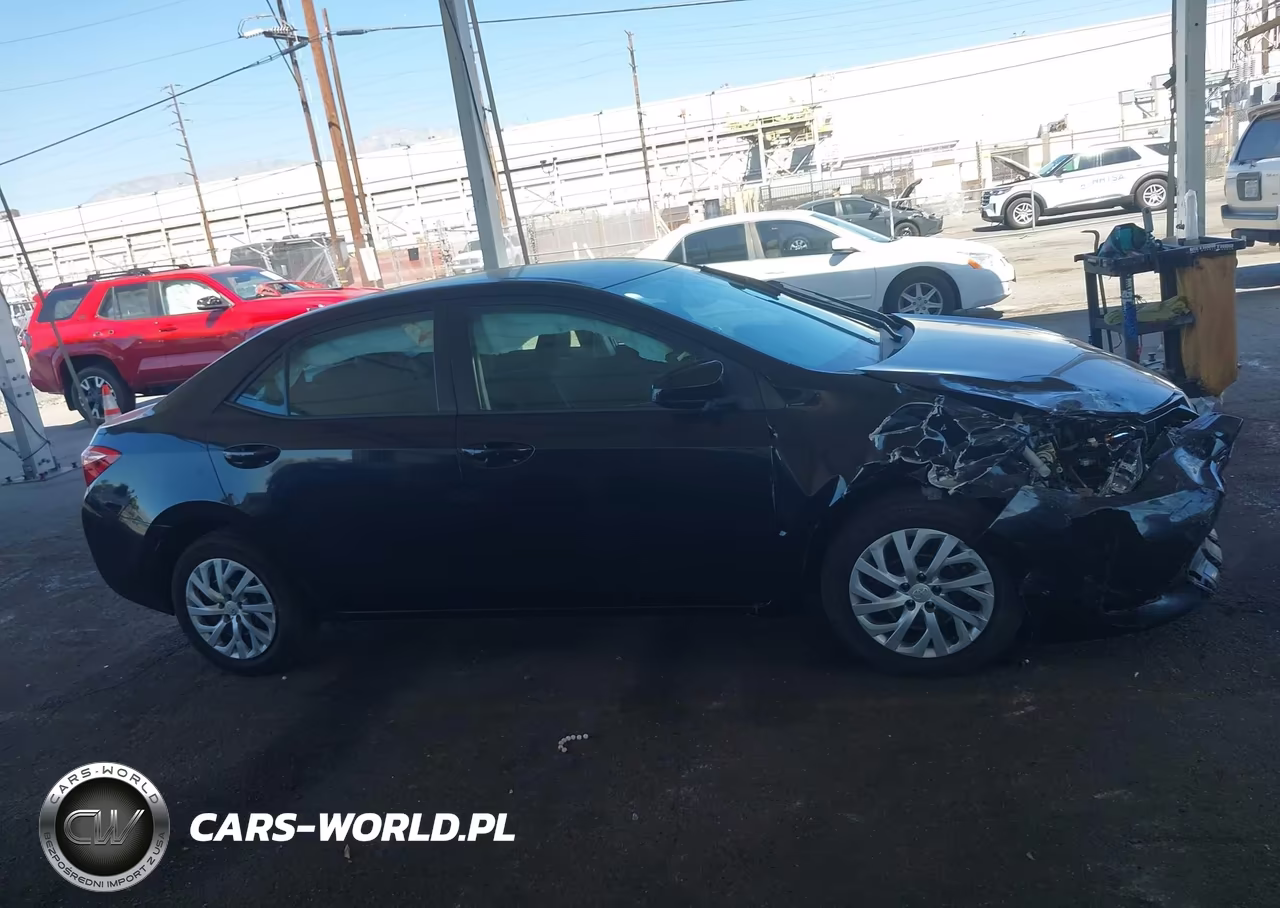 2018 Toyota Corolla Le VIN:5YFBURHEXJP846953 - 13