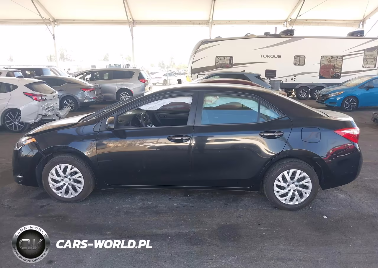 2018 Toyota Corolla Le VIN:5YFBURHEXJP846953 - 14