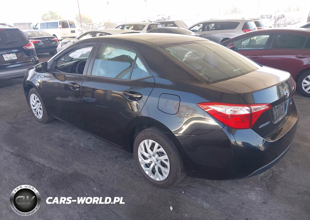 2018 Toyota Corolla Le VIN:5YFBURHEXJP846953 - 3