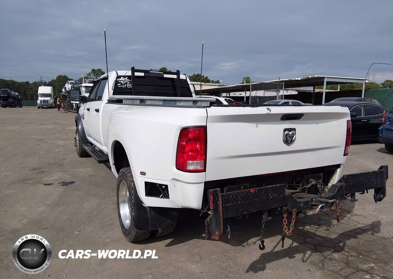 2014 Ram 5500 Chassis Tradesman-Slt-Laramie VIN:3C7WRNFL4EG158457 - 3