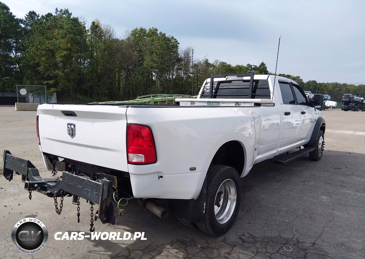 2014 Ram 5500 Chassis Tradesman-Slt-Laramie VIN:3C7WRNFL4EG158457 - 4