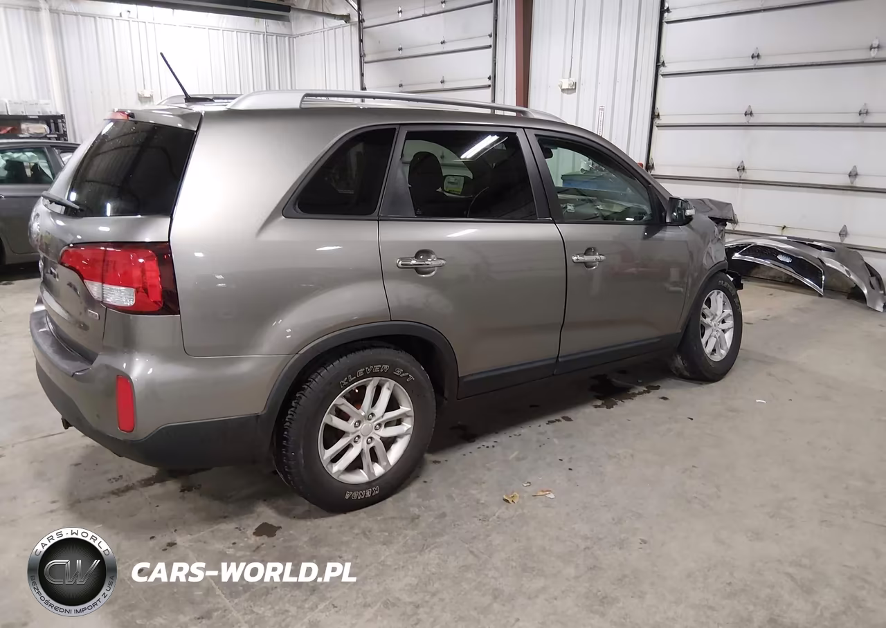 2014 Kia Sorento Lx VIN:5XYKT3A61EG478773 - 4