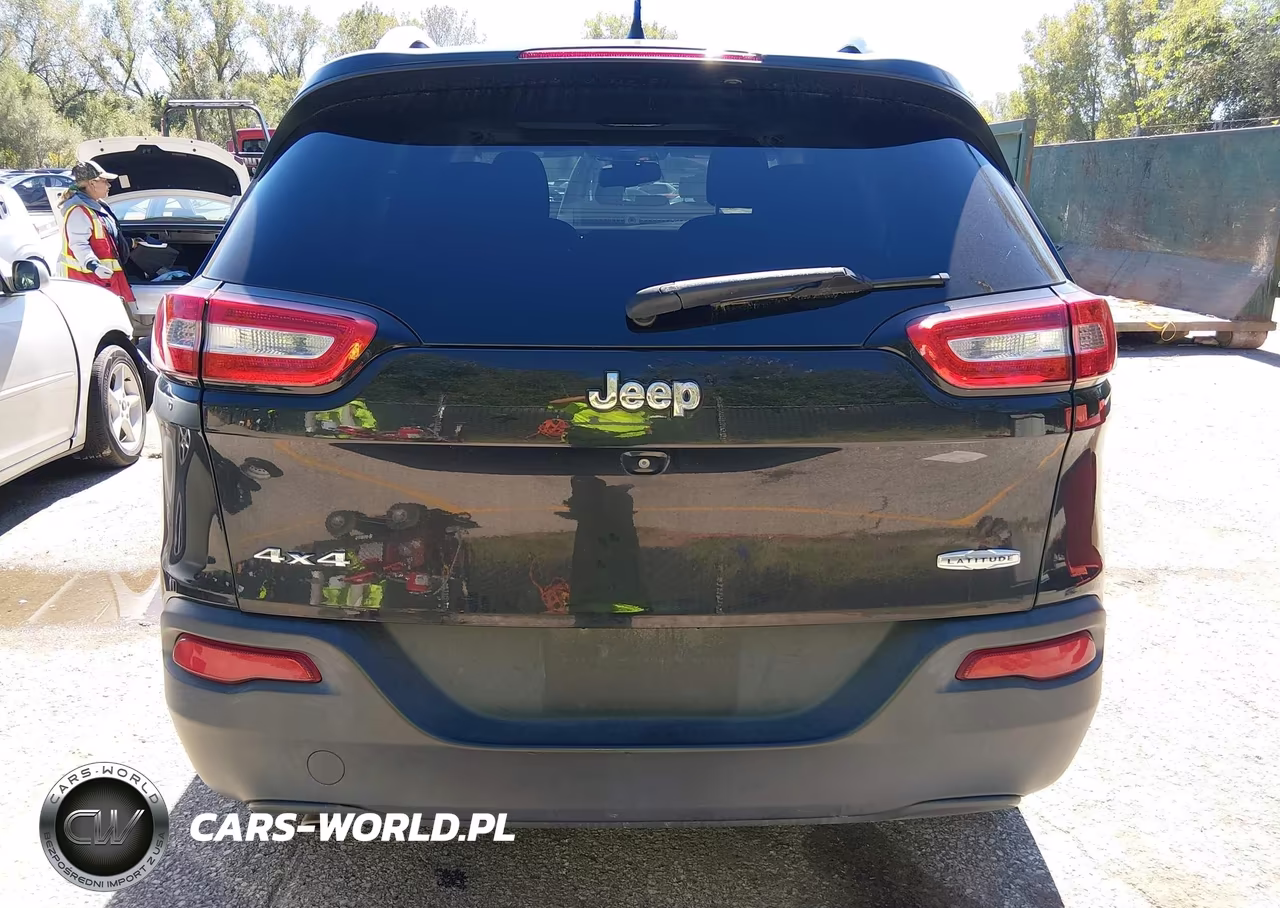 2015 Jeep Cherokee Latitude VIN:1C4PJMCB6FW627176 - 16