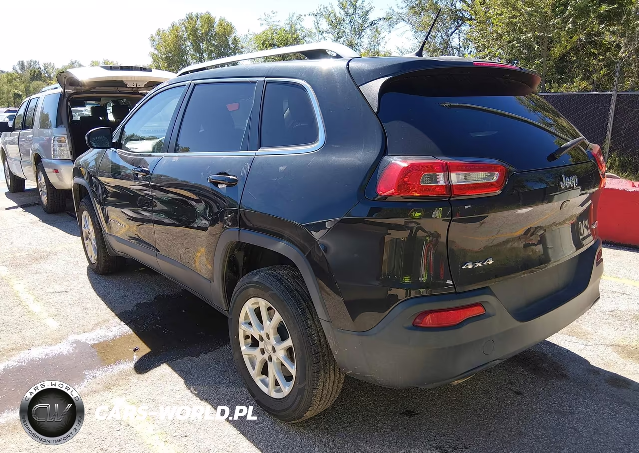 2015 Jeep Cherokee Latitude VIN:1C4PJMCB6FW627176 - 3