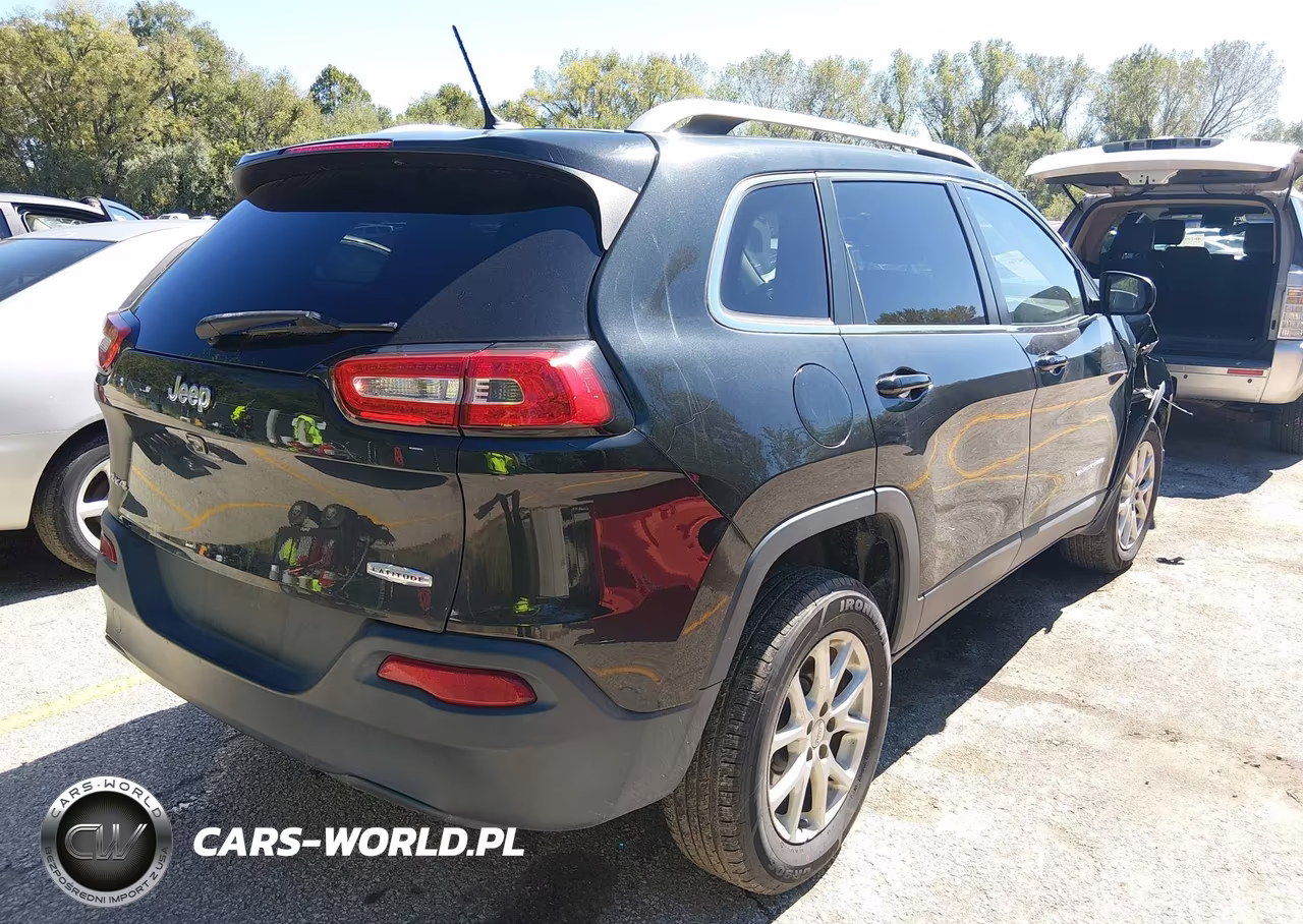 2015 Jeep Cherokee Latitude VIN:1C4PJMCB6FW627176 - 4
