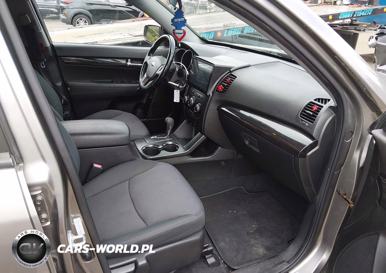 2012 Kia Sorento Lx VIN:5XYKTCA63CG226312 - 5