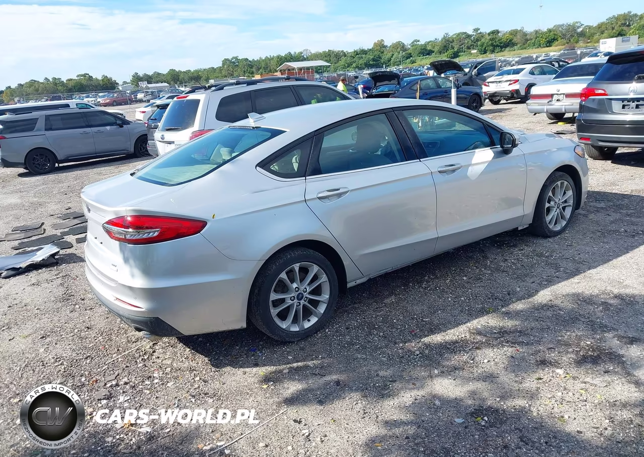 2019 Ford Fusion Se VIN:3FA6P0HD1KR258341 - 4