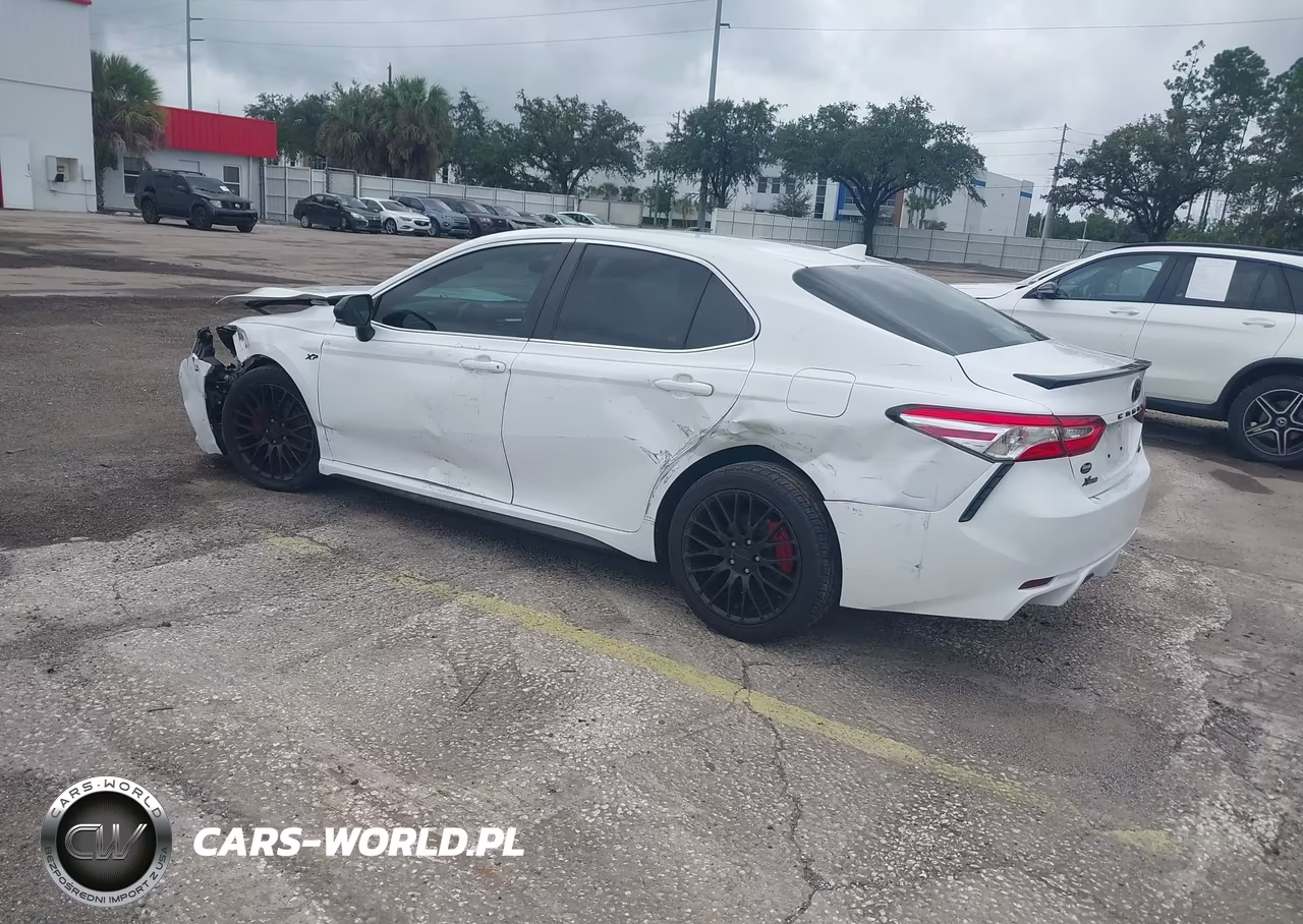 2020 Toyota Camry Se VIN:4T1G11AK3LU933076 - 3