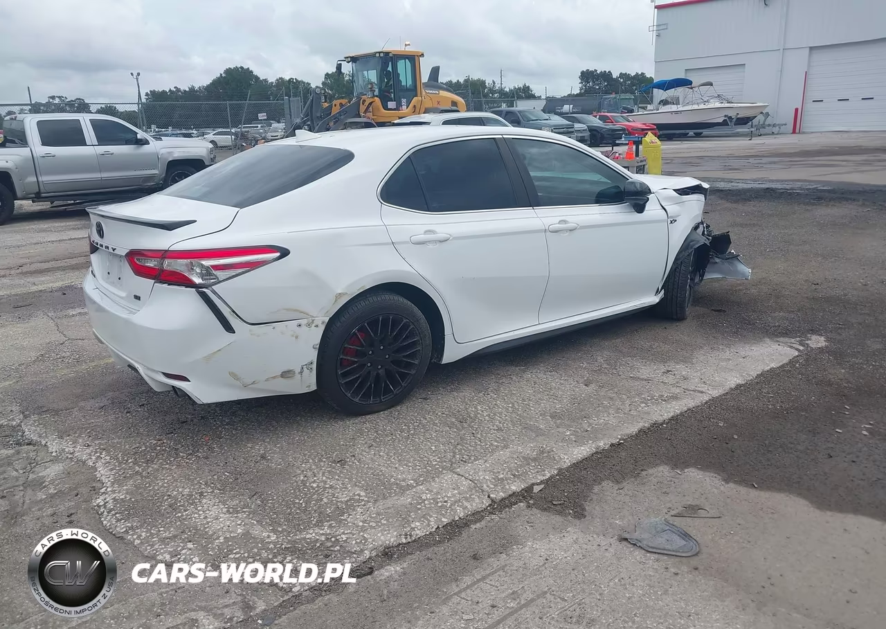 2020 Toyota Camry Se VIN:4T1G11AK3LU933076 - 4