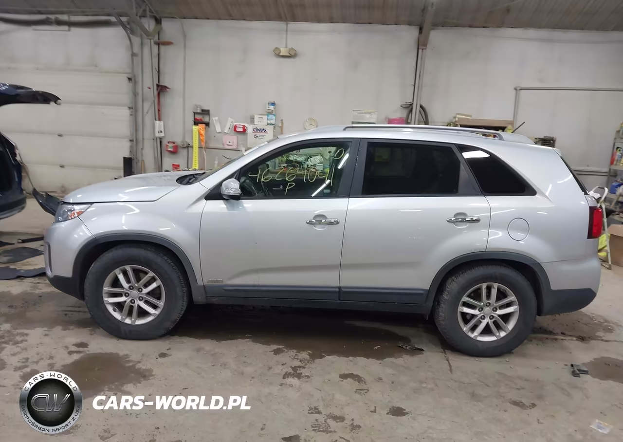 2015 Kia Sorento Lx VIN:5XYKTCA61FG600758 - 14