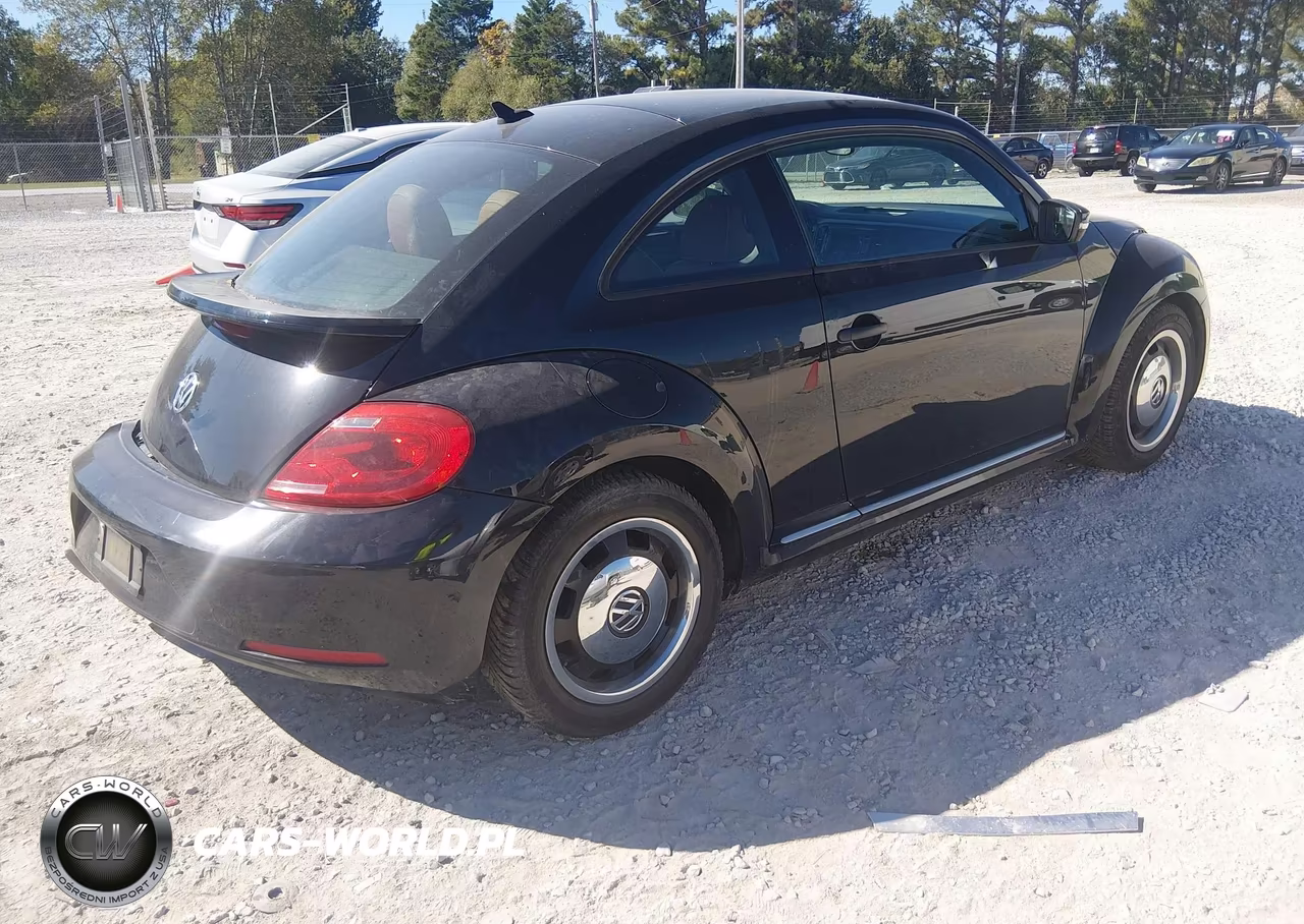 2015 Volkswagen Beetle 1.8T Classic VIN:3VWF17AT1FM651780 - 4