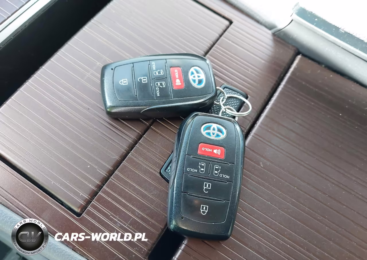 2021 Toyota Sienna Le VIN:5TDKSKFCXMS004611 - 11