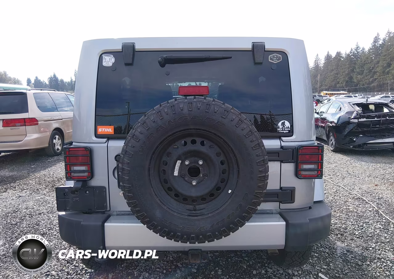 2013 Jeep Wrangler Unlimited Sahara VIN:1C4BJWEG2DL609674 - 17