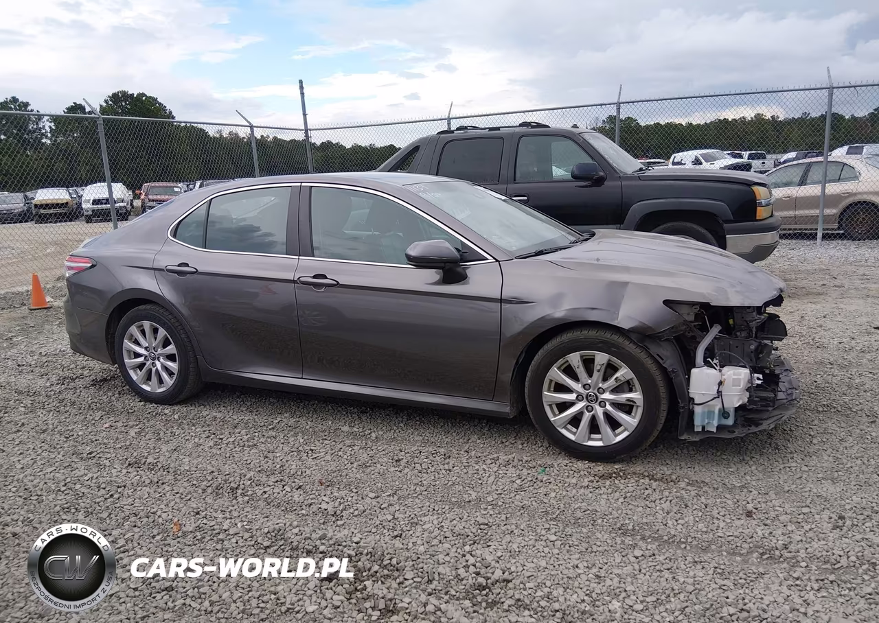 2018 Toyota Camry Le VIN:4T1B11HK3JU014384 - 13