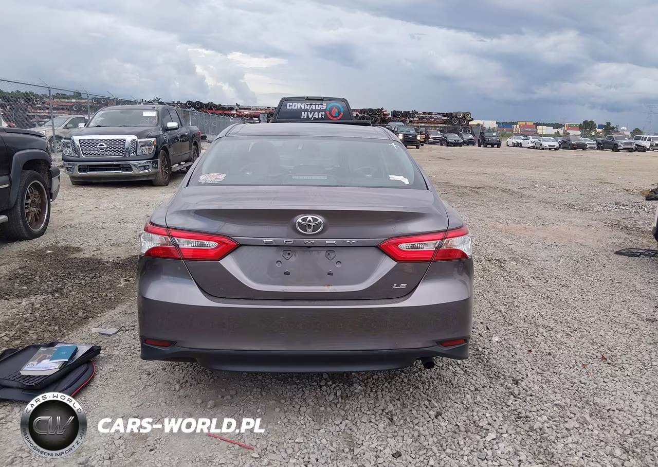 2018 Toyota Camry Le VIN:4T1B11HK3JU014384 - 16