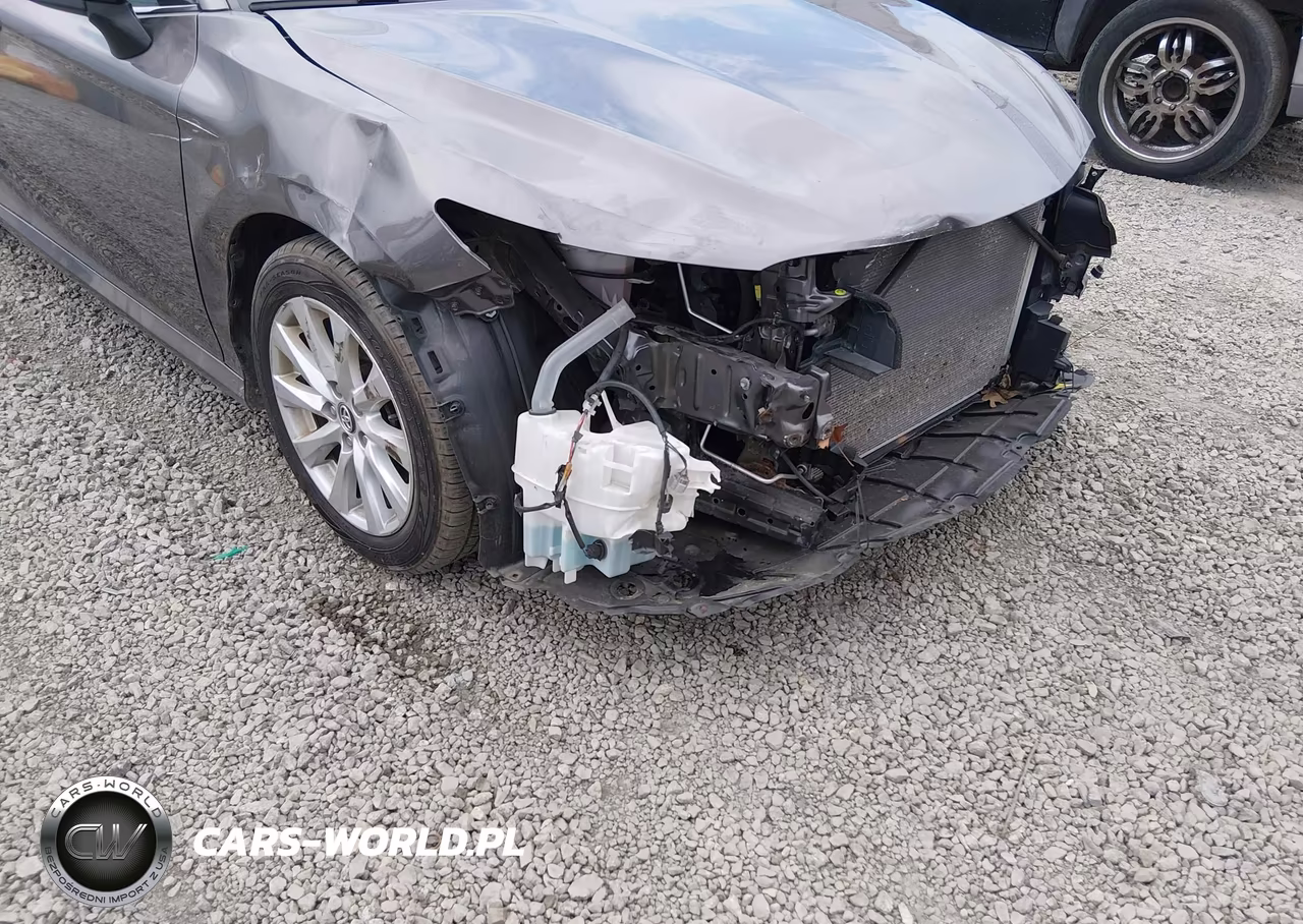 2018 Toyota Camry Le VIN:4T1B11HK3JU014384 - 17