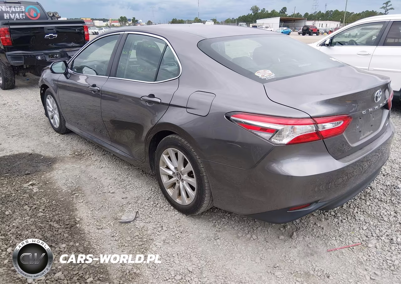 2018 Toyota Camry Le VIN:4T1B11HK3JU014384 - 3