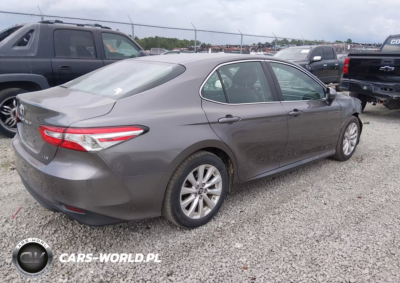 2018 Toyota Camry Le VIN:4T1B11HK3JU014384 - 4