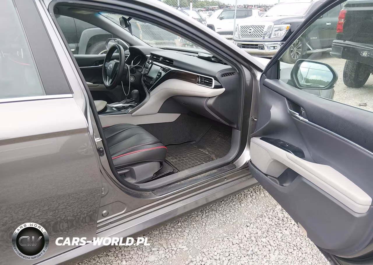 2018 Toyota Camry Le VIN:4T1B11HK3JU014384 - 5