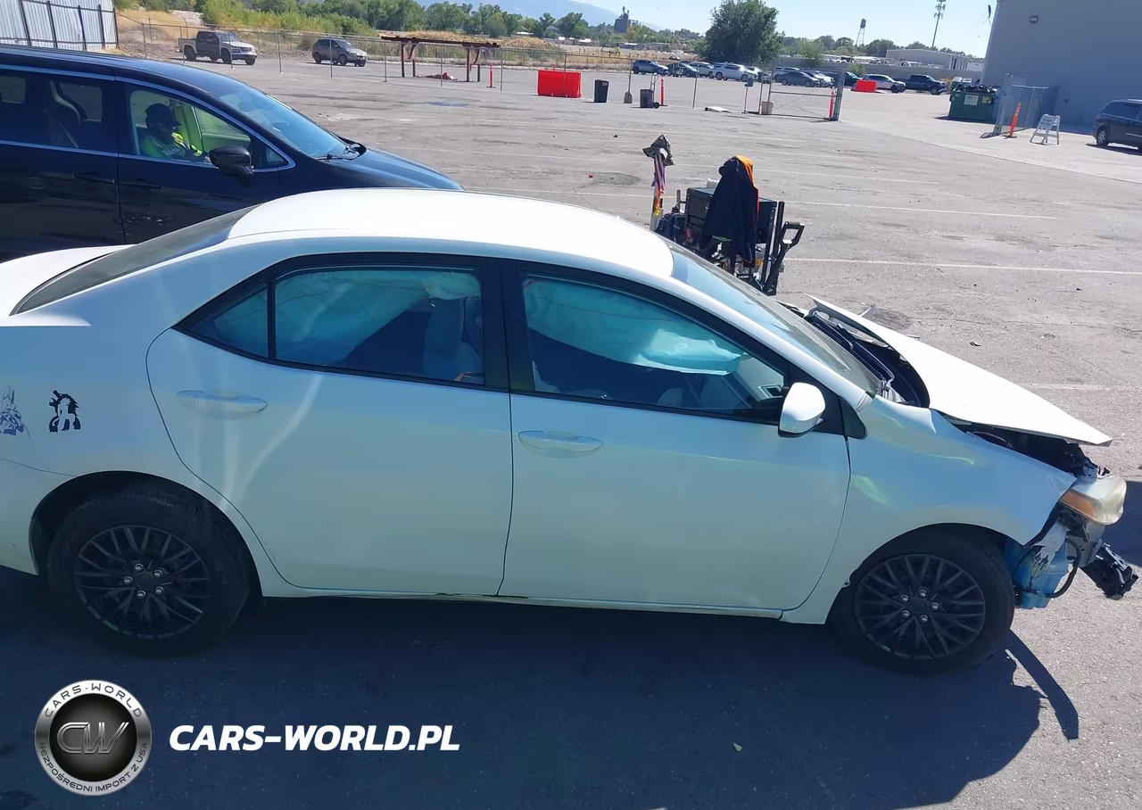 2015 Toyota Corolla Le VIN:5YFBURHE0FP316725 - 14