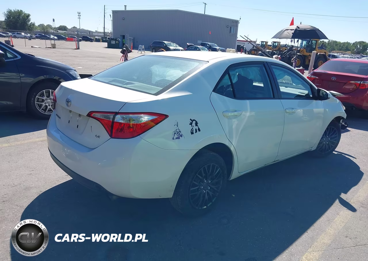 2015 Toyota Corolla Le VIN:5YFBURHE0FP316725 - 4
