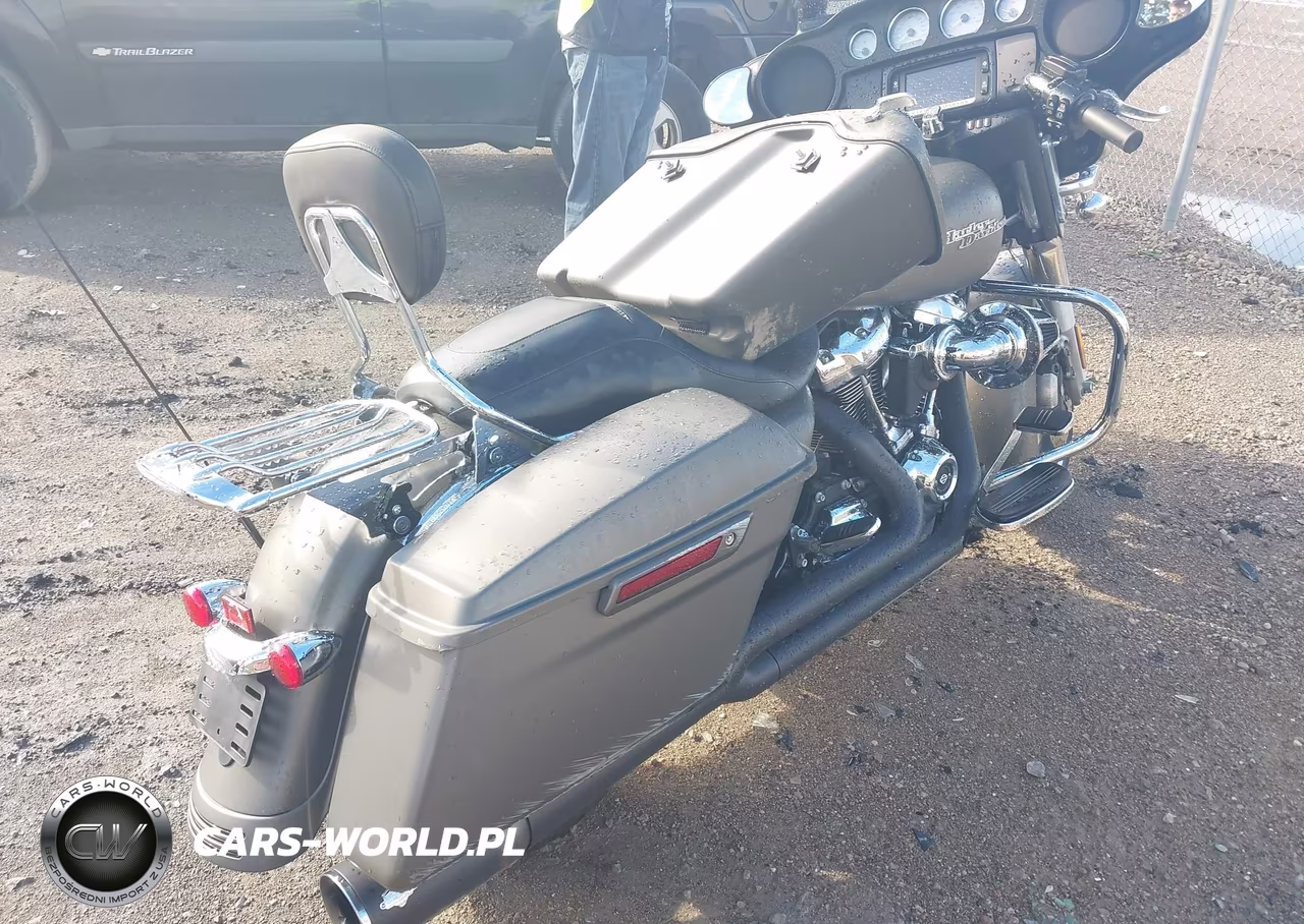 2018 Harley-Davidson Flhx Street Glide VIN:1HD1KBC11JB665282 - 4