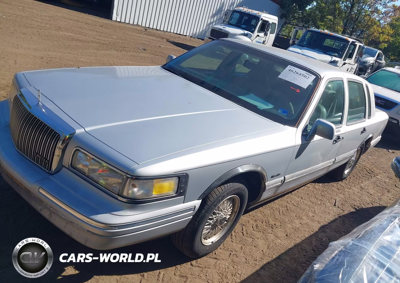 1997 Lincoln Town Car Signature VIN:1LNLM82W2VY718848 - 2