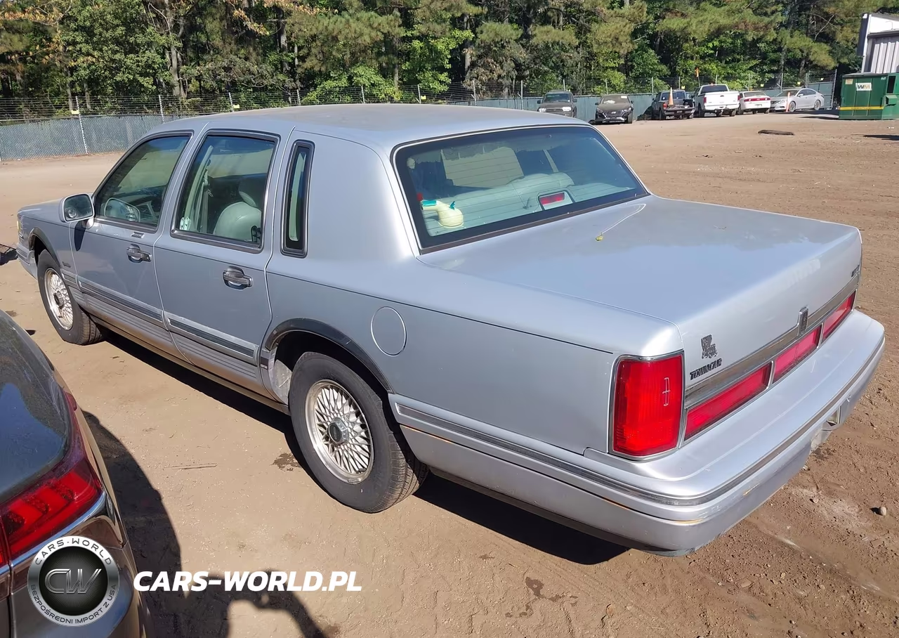 1997 Lincoln Town Car Signature VIN:1LNLM82W2VY718848 - 3
