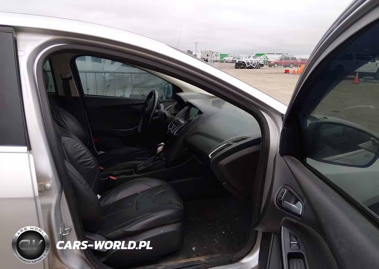 2015 Ford Focus Titanium VIN:1FADP3N23FL278199 - 5