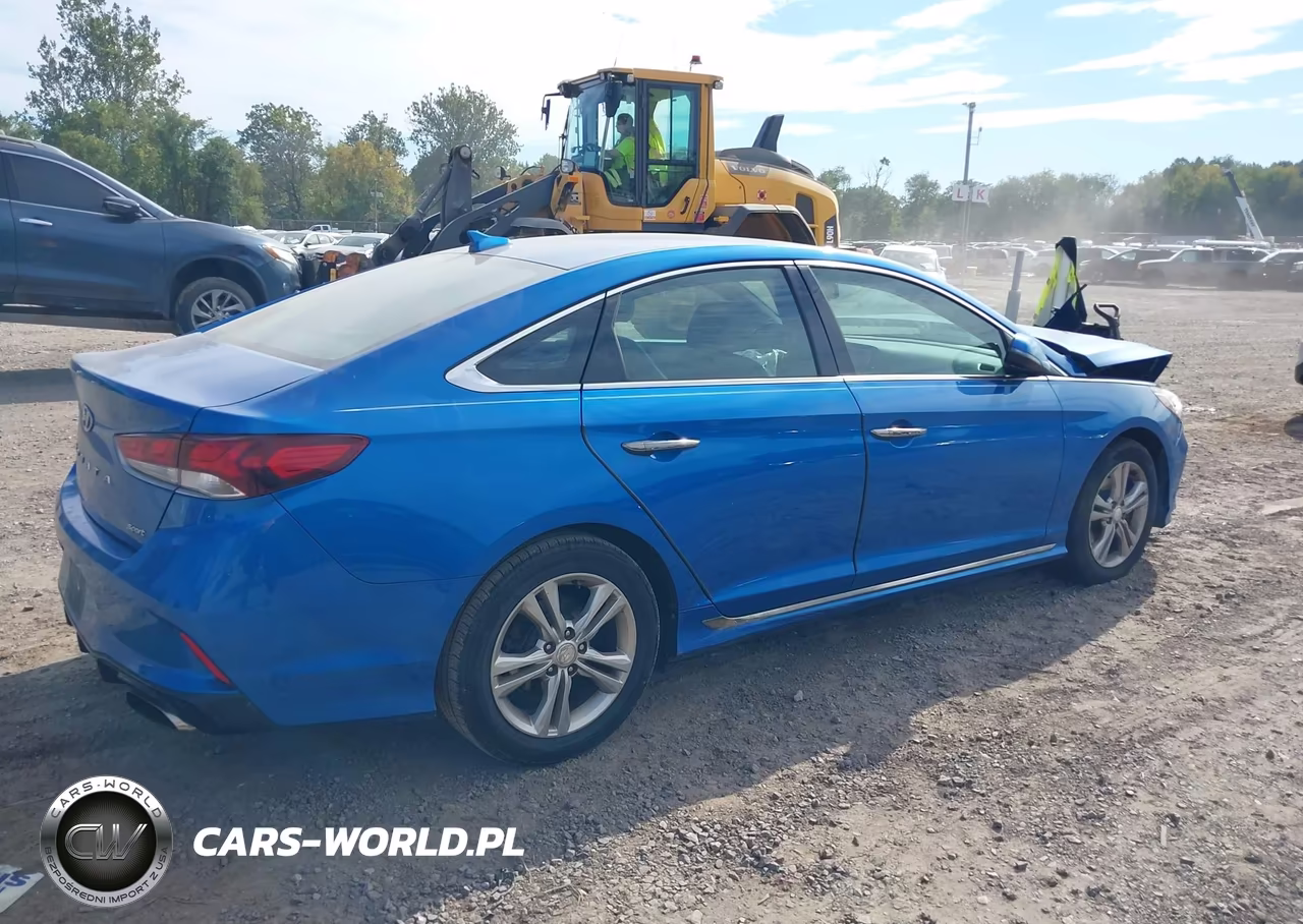 2018 Hyundai Sonata Sport VIN:5NPE34AF1JH690630 - 4