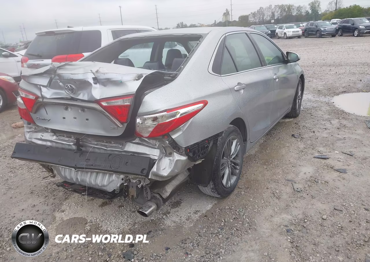 2015 Toyota Camry Se VIN:4T1BF1FKXFU494824 - 4