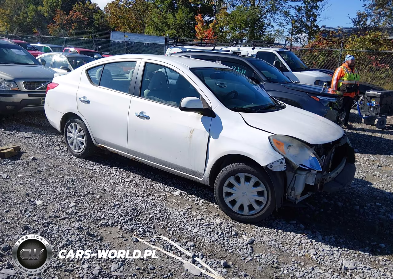 2013 Nissan Versa 1.6 Sv