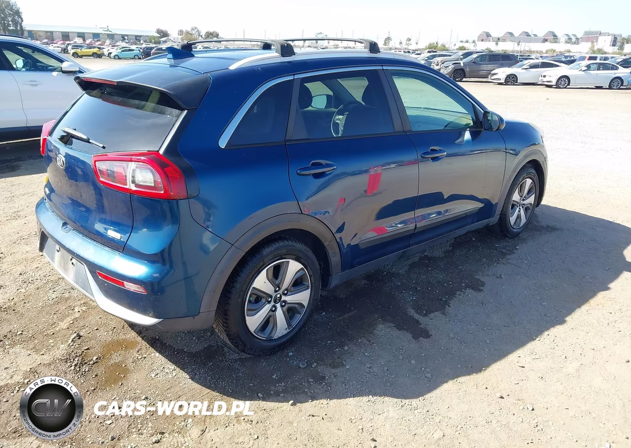 2017 Kia Niro Lx VIN:KNDCB3LC4H5101457 - 4