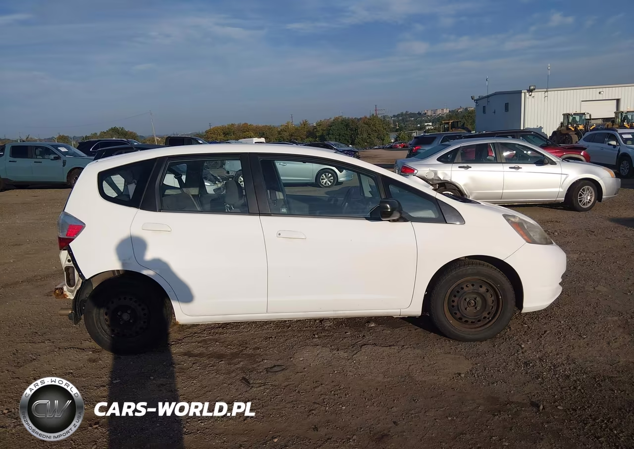 2010 Honda Fit VIN:JHMGE8H23AS020493 - 13