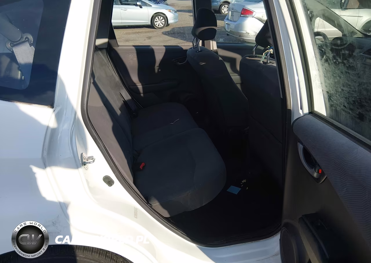 2010 Honda Fit VIN:JHMGE8H23AS020493 - 8