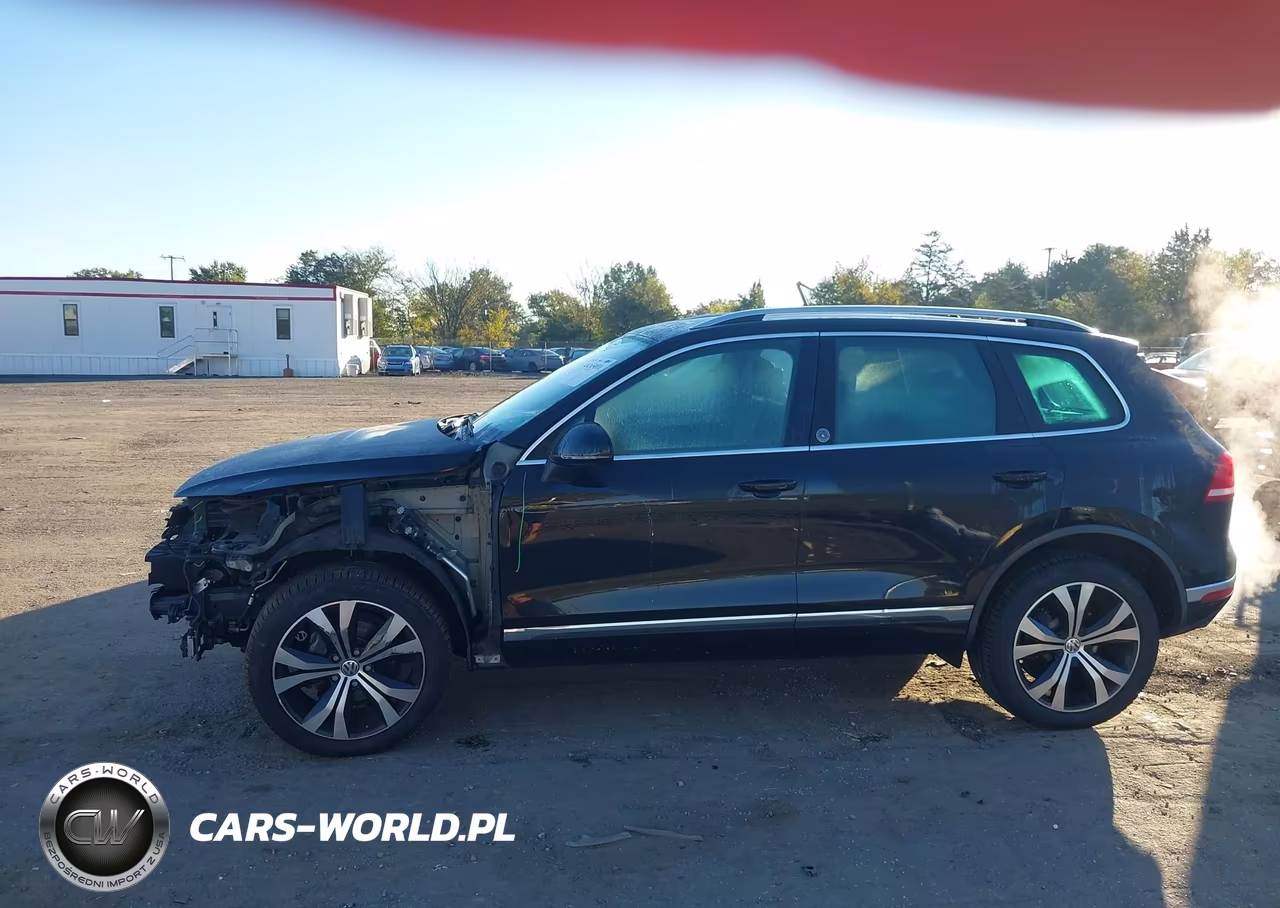 2017 Volkswagen Touareg V6 Wolfsburg Edition VIN:WVGRF7BP3HD003838 - 15