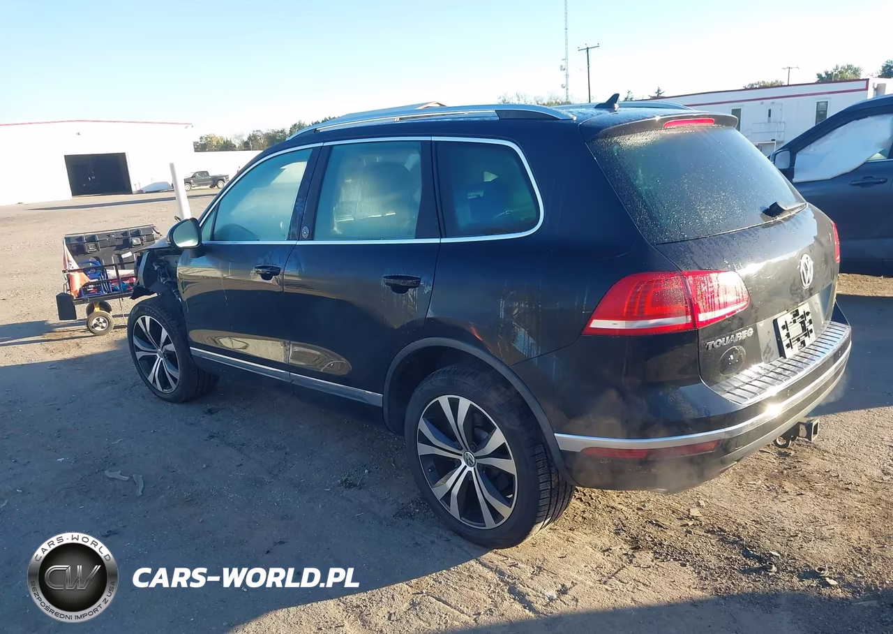 2017 Volkswagen Touareg V6 Wolfsburg Edition VIN:WVGRF7BP3HD003838 - 3
