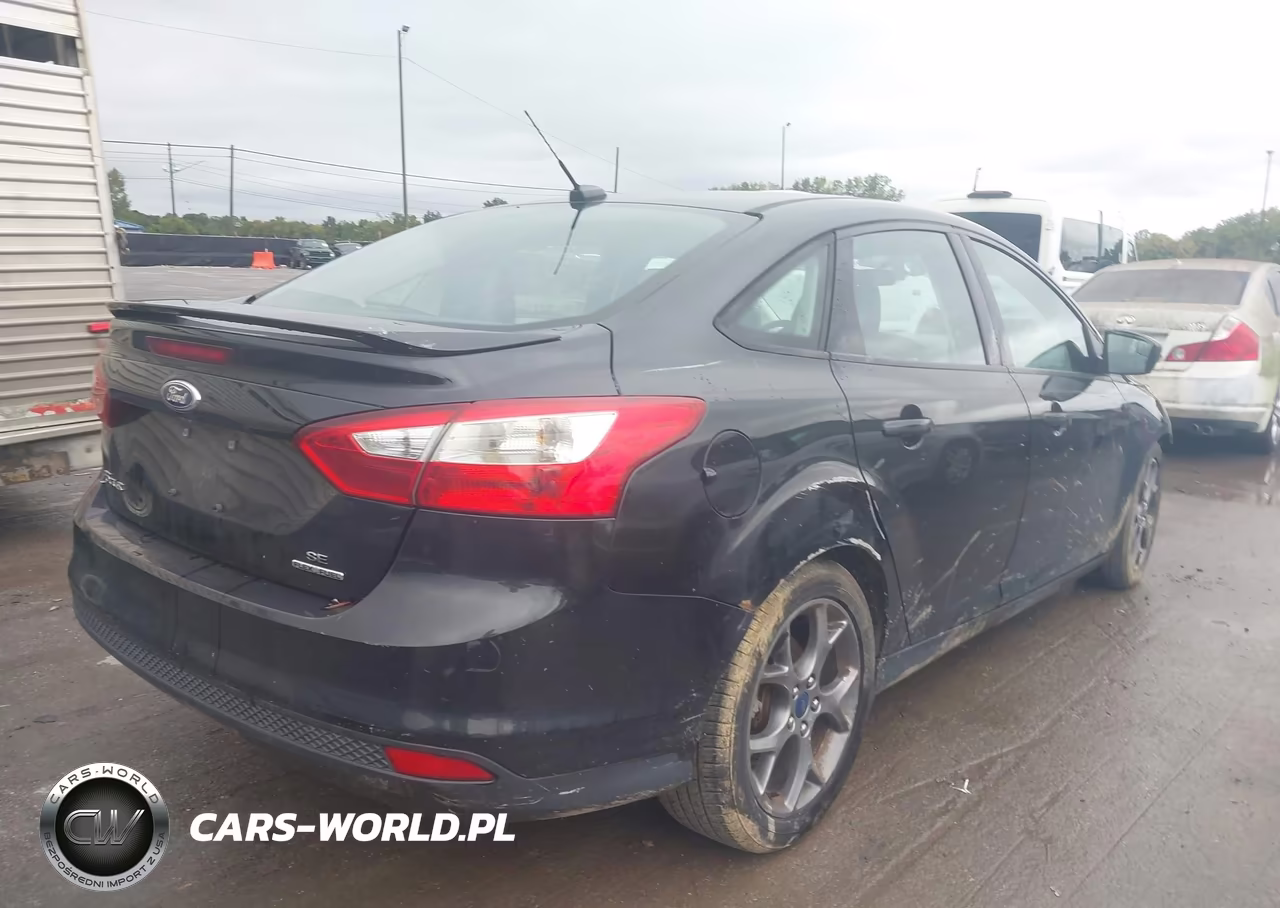 2014 Ford Focus Se VIN:1FADP3F24EL183261 - 4