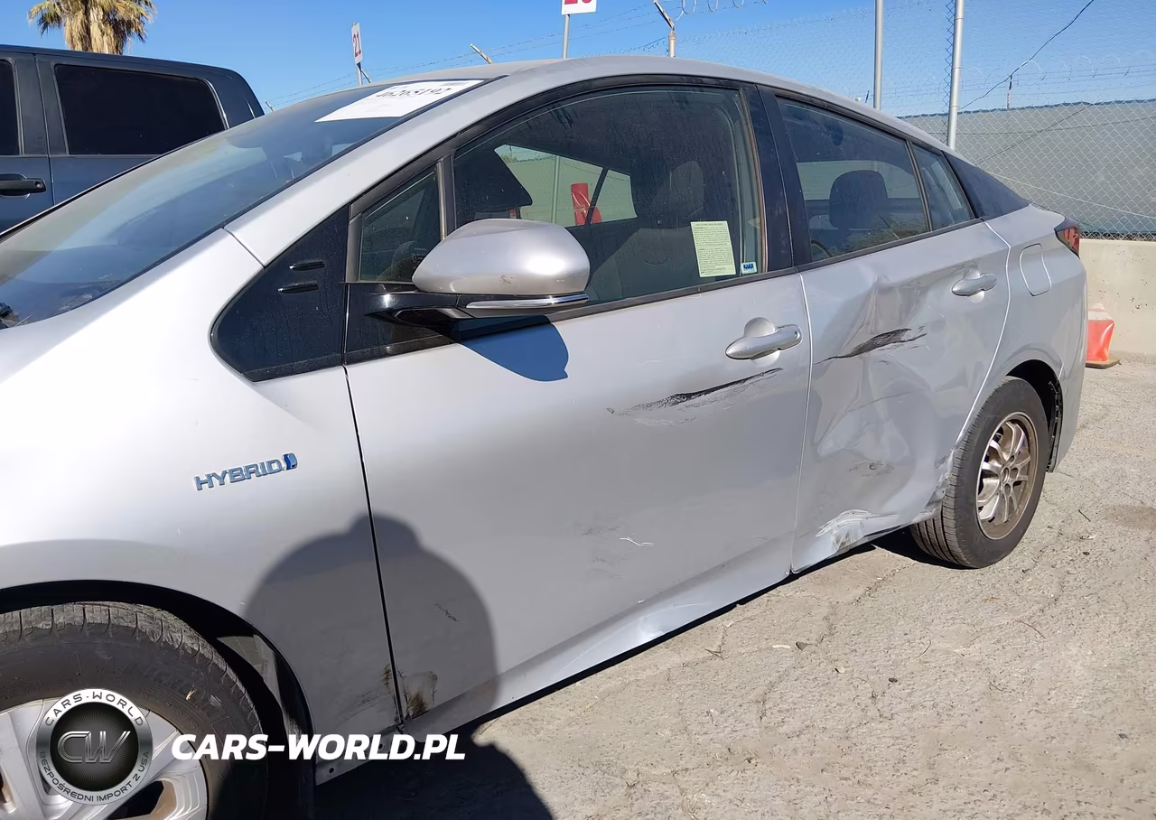 2020 Toyota Prius Le VIN:JTDKARFU9L3103196 - 18