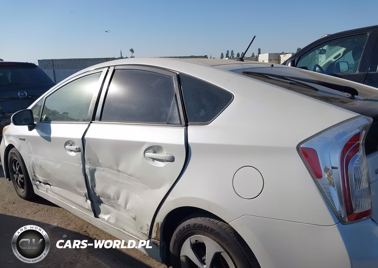 2015 Toyota Prius Two VIN:JTDKN3DU5F0473751 - 16