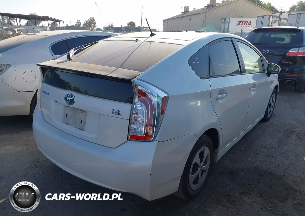 2015 Toyota Prius Two VIN:JTDKN3DU5F0473751 - 4