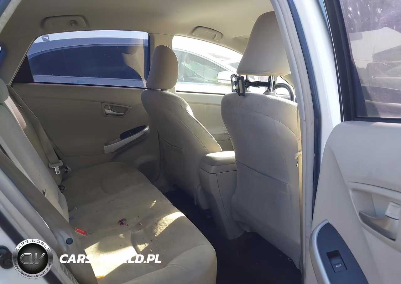 2015 Toyota Prius Two VIN:JTDKN3DU5F0473751 - 8