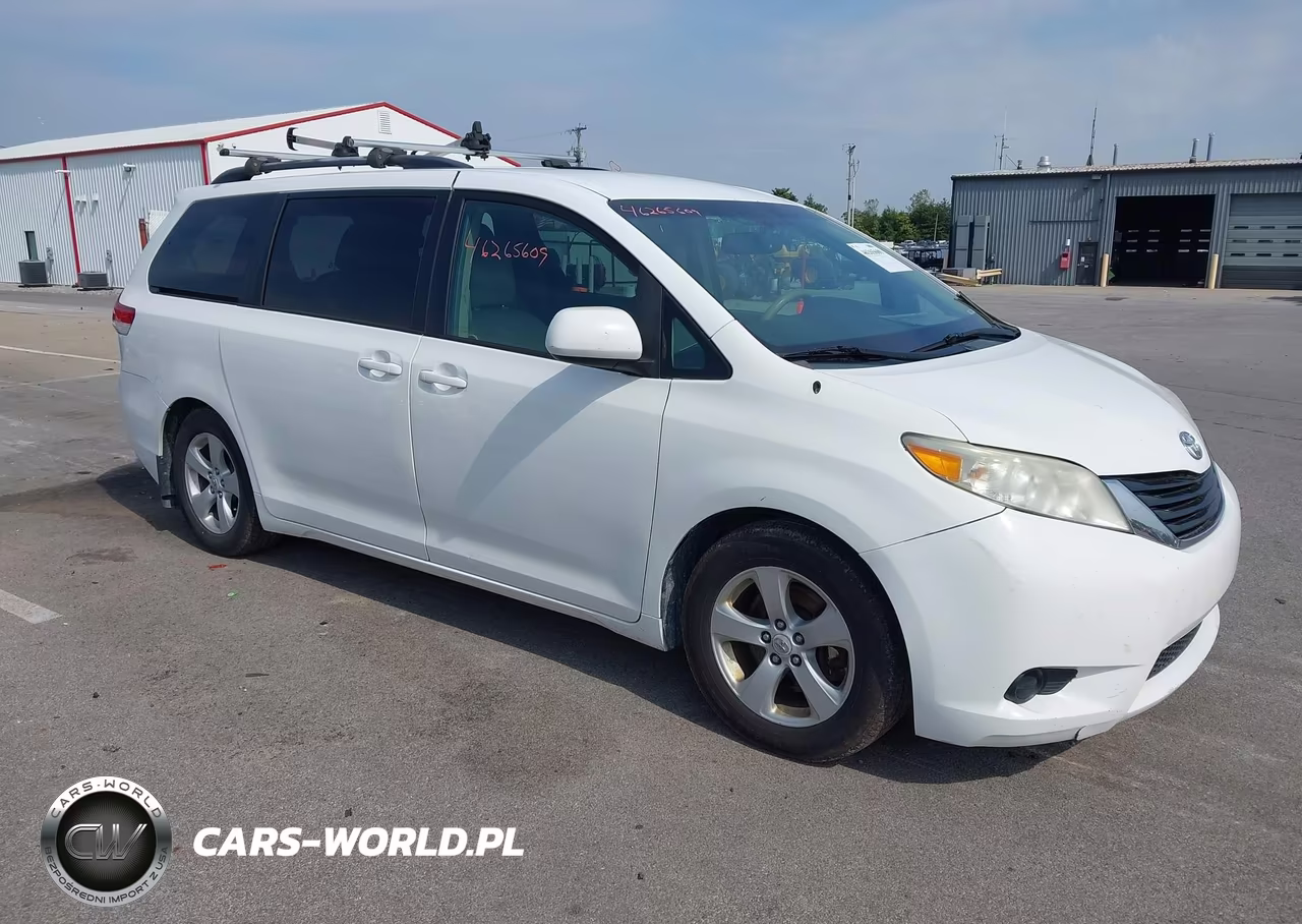 2011 Toyota Sienna Le V6 – zdjęcie 1 z 11