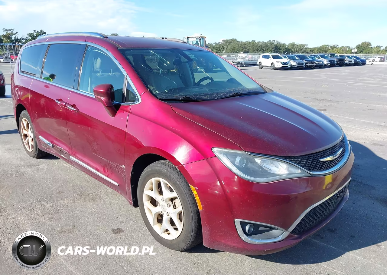 2017 Chrysler Pacifica Touring-L Plus