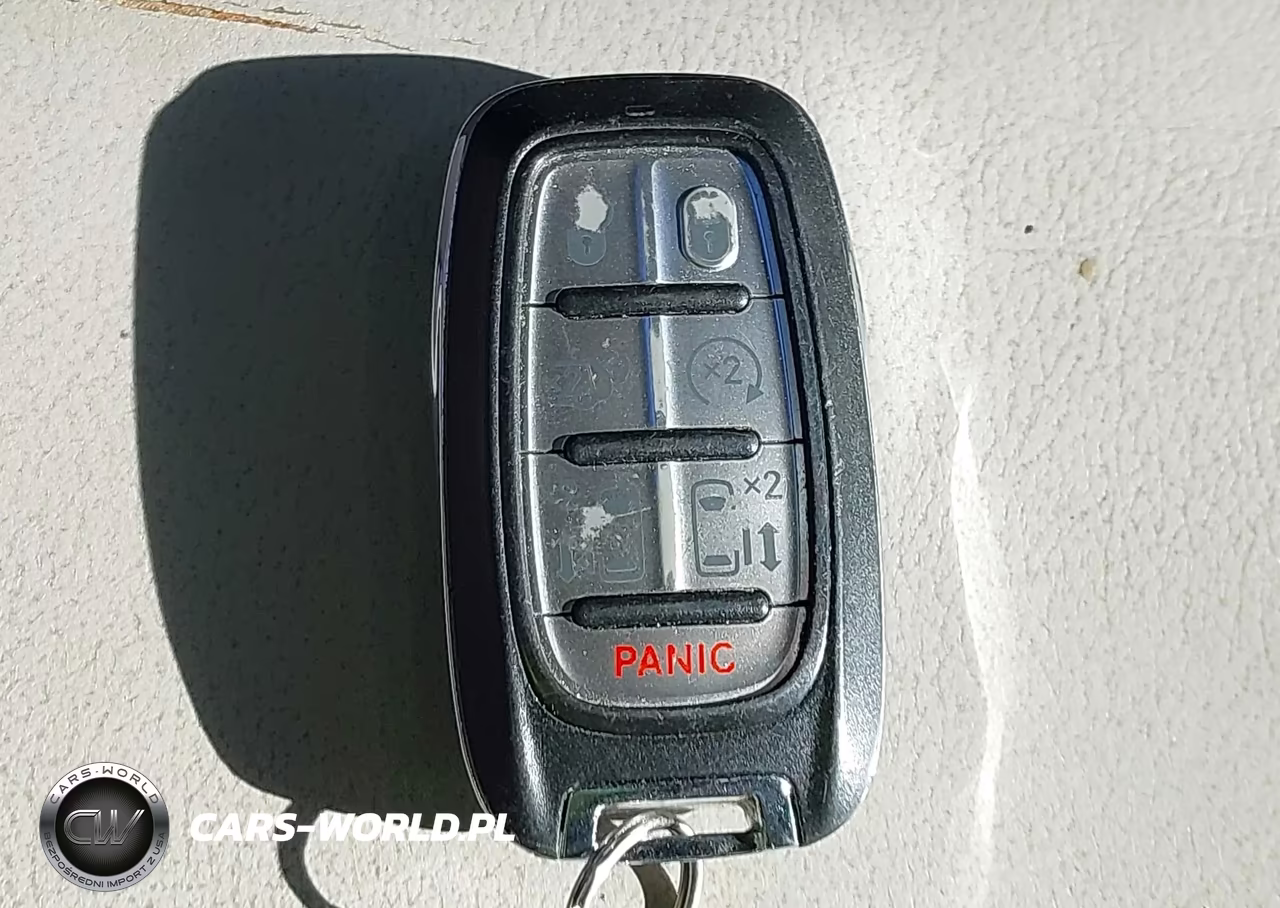 2017 Chrysler Pacifica Touring-L Plus VIN:2C4RC1EG1HR541716 - 11