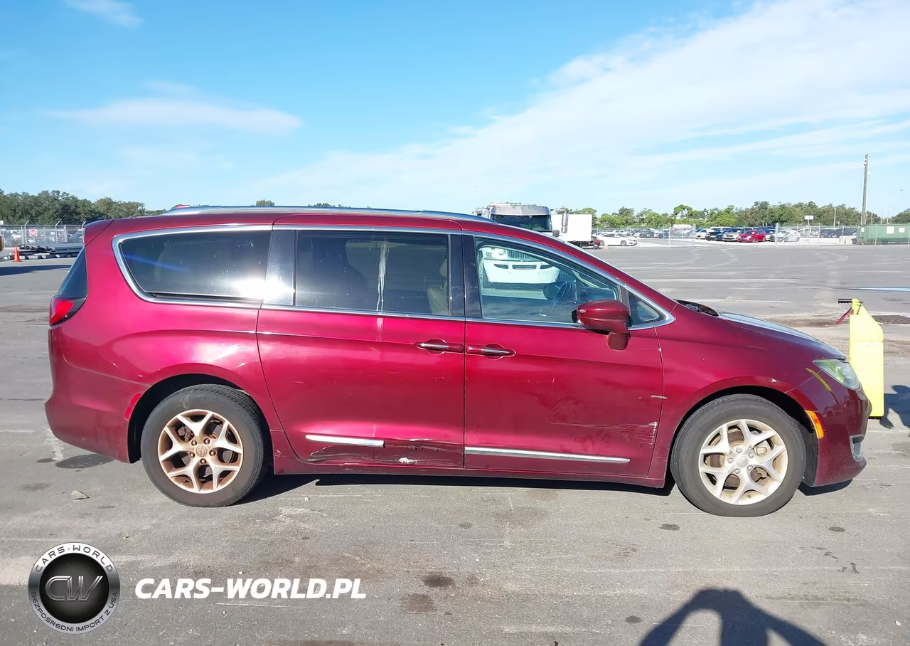 2017 Chrysler Pacifica Touring-L Plus VIN:2C4RC1EG1HR541716 - 13
