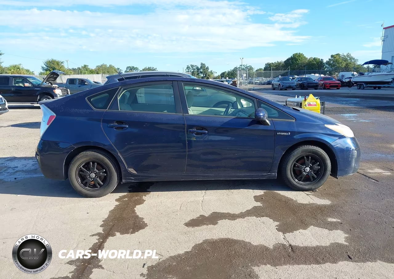 2013 Toyota Prius Two VIN:JTDKN3DU4D1651088 - 13