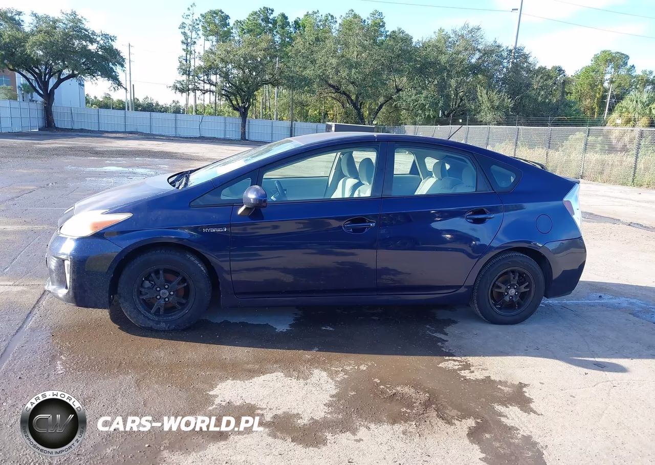 2013 Toyota Prius Two VIN:JTDKN3DU4D1651088 - 14